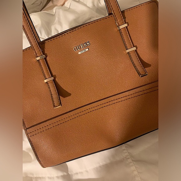 VINTAGE (Y2K) AUTHENTIC GUESS EST 1981 HANDBAG/SHOULDER BAG COGNAC/BROWN - Picture 6 of 13